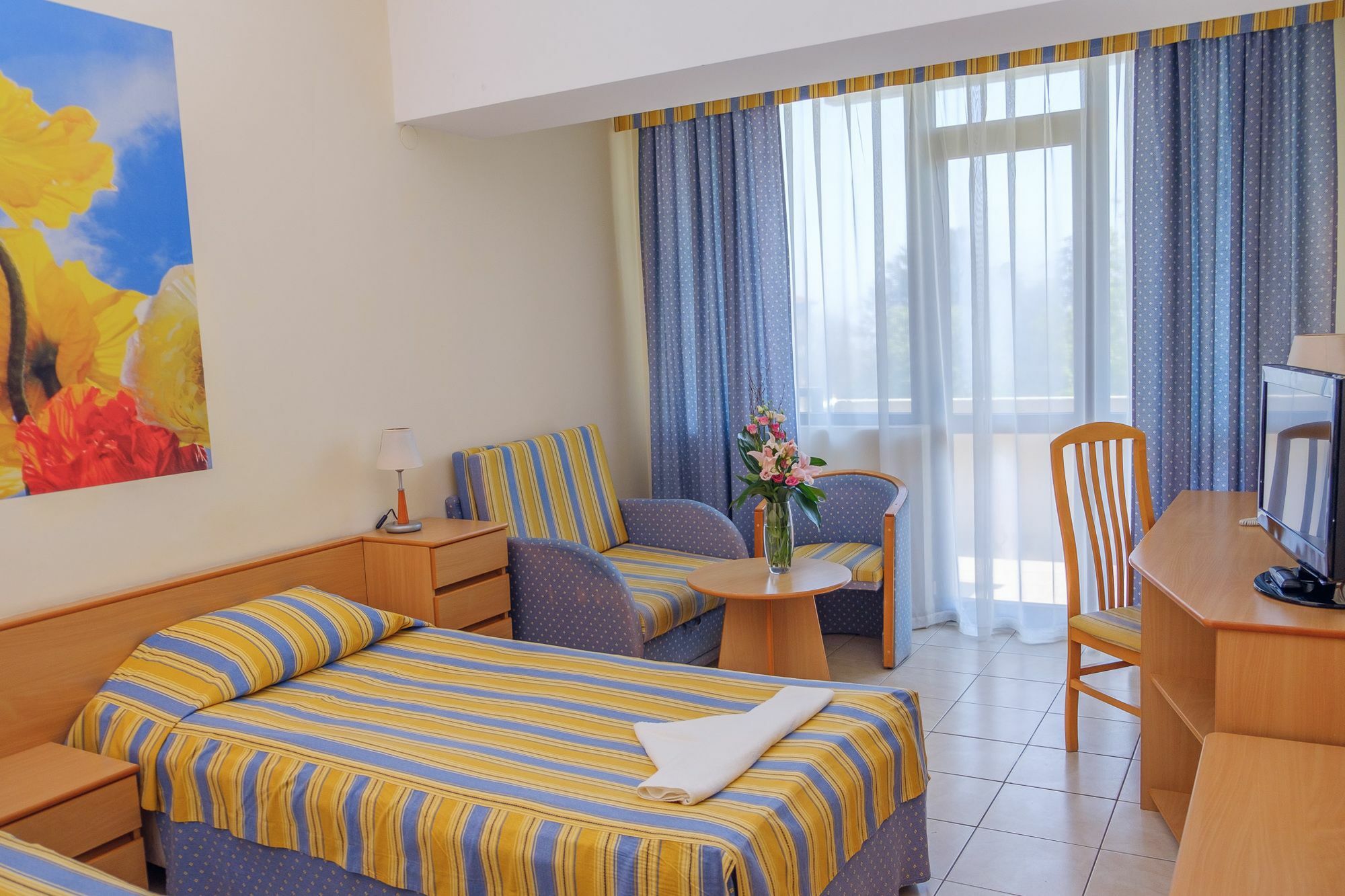Hotel Lebed Varna Bagian luar foto